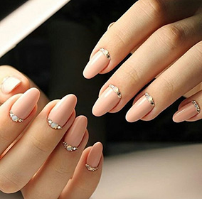 маникюр со стразами 1 маникюр со стразами 1