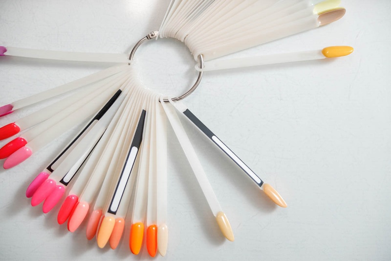 Какой цвет лака для ногтей выбрать осенью