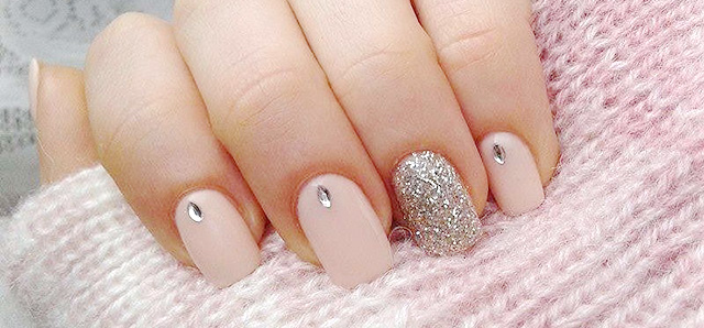 Маникюр со стразами: подготовка и идеи дизайна