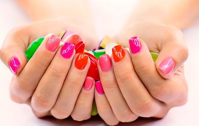 Яркий весенний маникюр улучшит ваше настроение и прибавит энергии