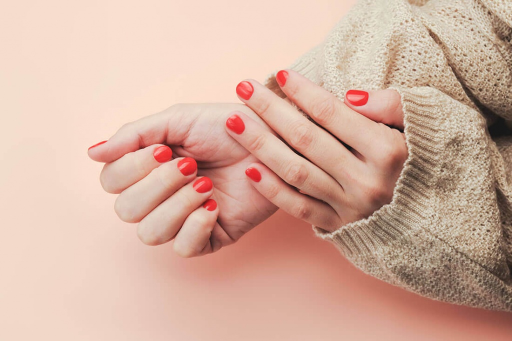 красный маникюр