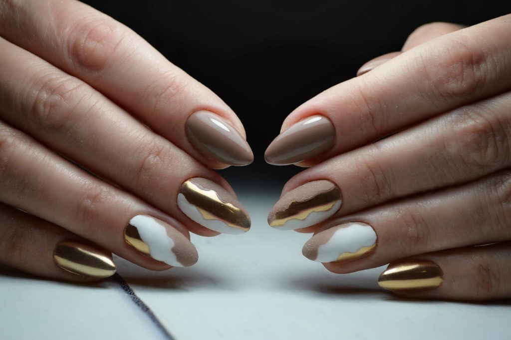 Сочетание белого, благородного бежевого и золотистого – выбор дам с хорошим вкусом Сочетание белого, благородного бежевого и золотистого – выбор дам с хорошим вкусом