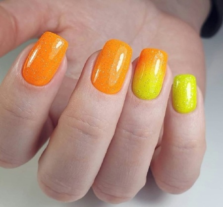 Камуфлирующая база CosmoLac (Космолак) неоновая № 004 "Полцарства за морковку", 7,5 мл.